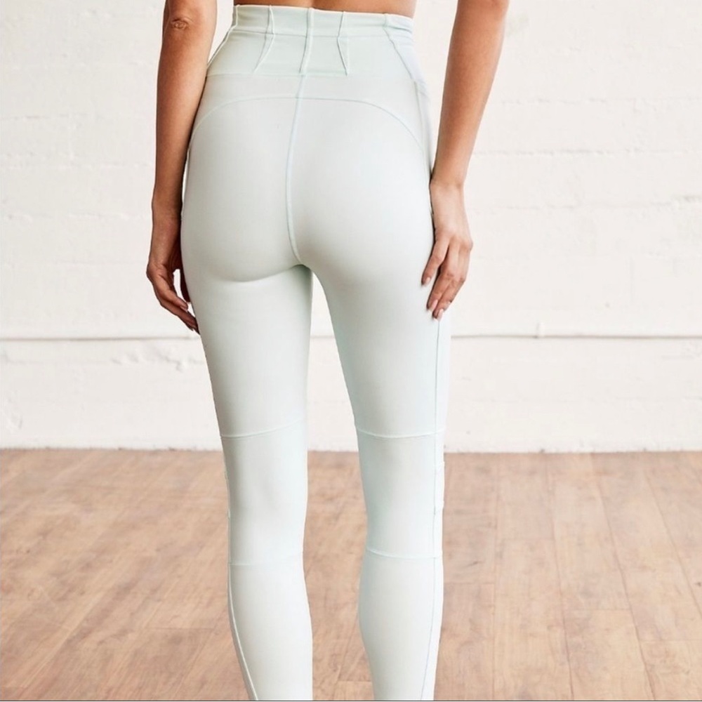 Free People Keep It Up Leggings in Washed Aqua Size M NWT - Picture 3 of 3